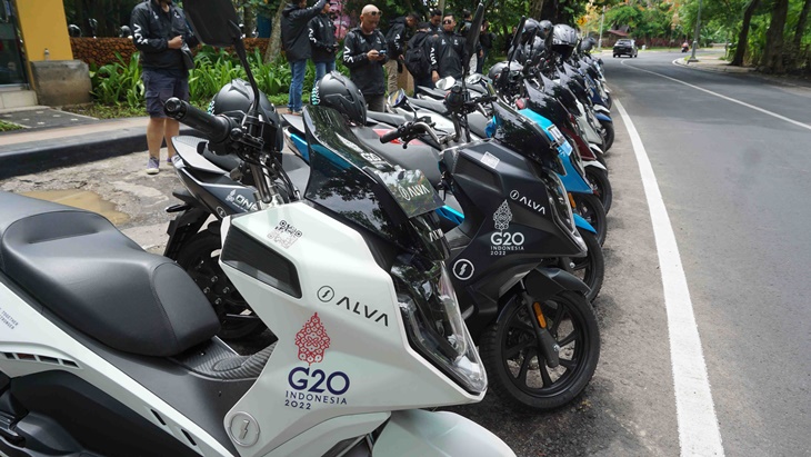 ALVA Memenangi Kategori Elektrik Skutik di 'Otomotif Award 2023'