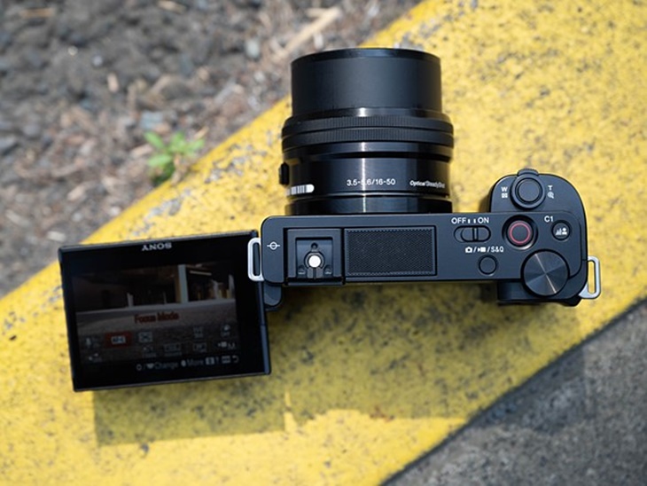 Sony Alpha ZV-E10 Resmi Hadir di Indonesia