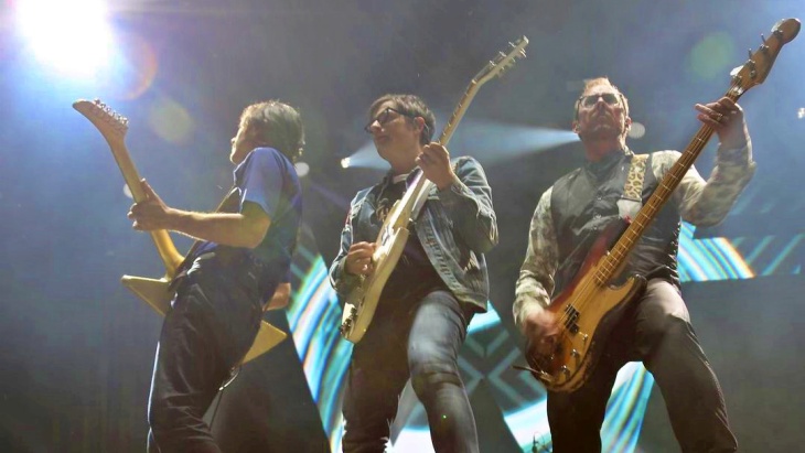 Weezer Bocorkan Daftar Lagu Album Baru dan Merilis Single 'I Need Some Of That'