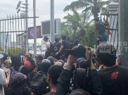 Aksi Peringatan Darurat Indonesia, Pagar Gedung DPR RI Jebol