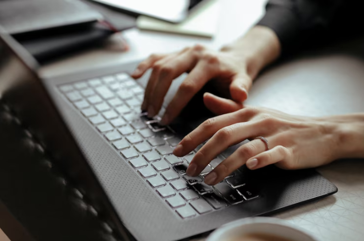 Laptop 4 Jutaan Terbaik. Foto Freepik