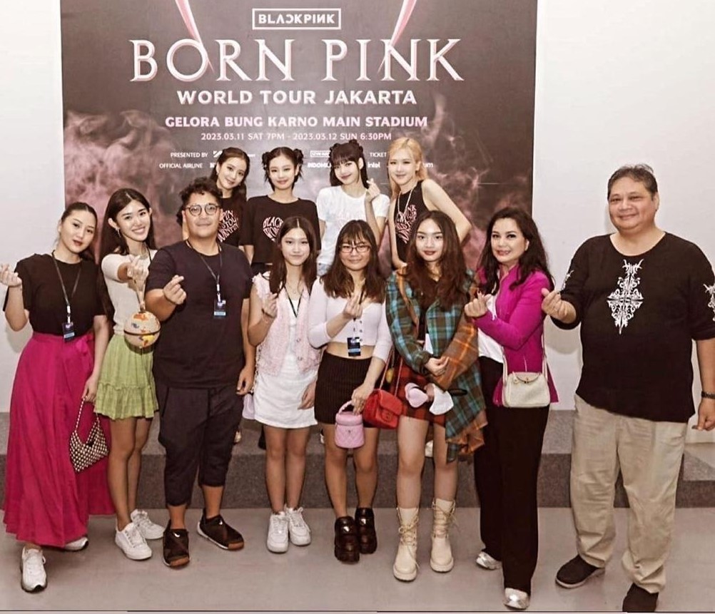 Momen Airlangga Hartarto Foto Bareng BLACKPINK, Bikin Iri Selebriti hingga Netizen