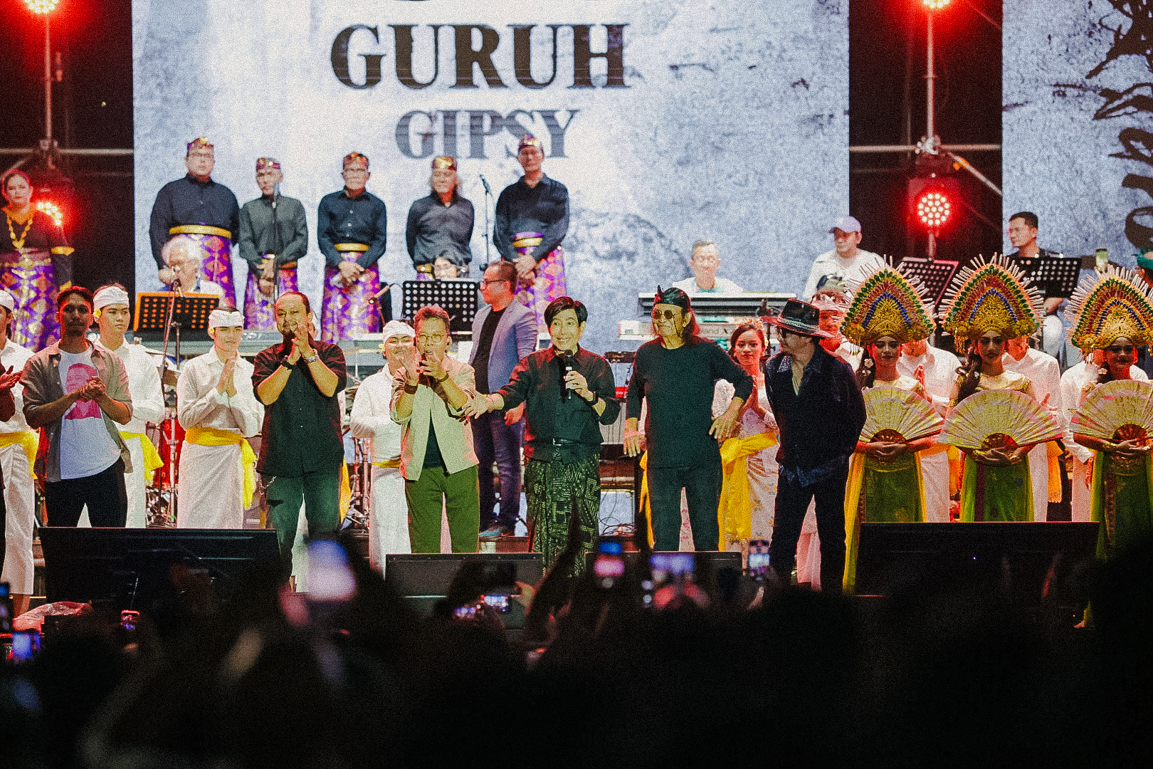 Guruh Gipsy untuk pertama kali menggelar konser secara langsung