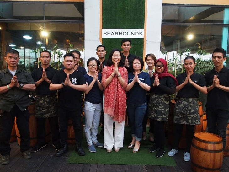 Veronica Tan (tengah). (Foto: Instagra @veronicatan_official)