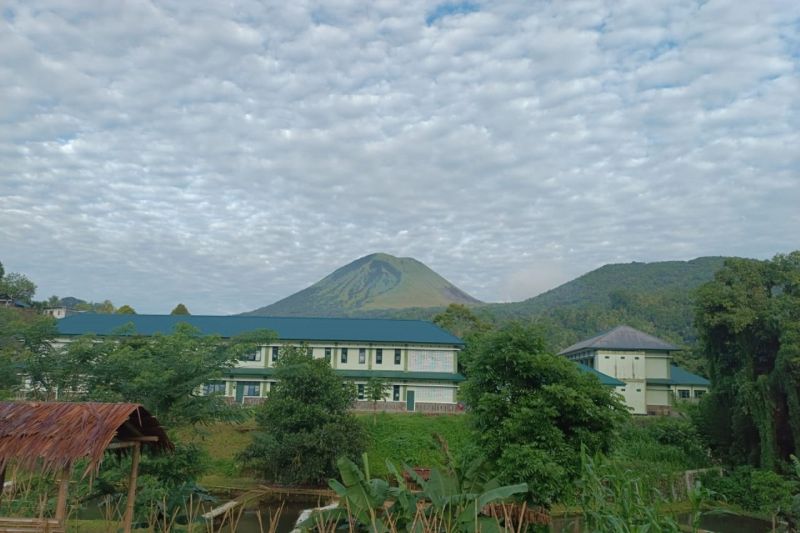 Semeru & Lewotobi Laki-laki Erupsi, Gunung Lokon Sulsel Ikut Bergejolak Alami 111 Kali Gempa