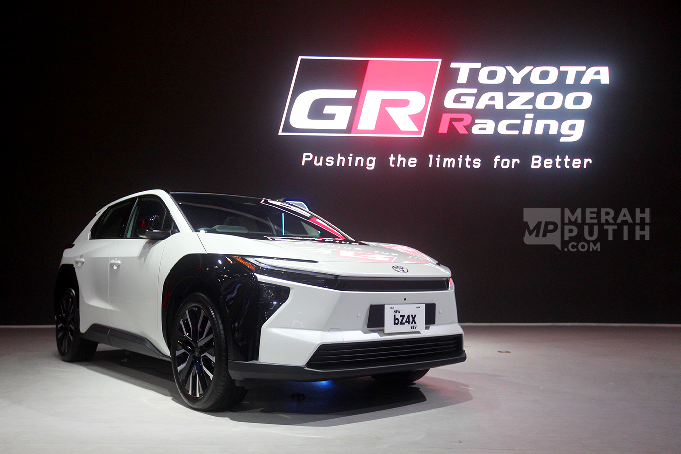 Mobil Listrik New Toyota bZ4X Produksi Lokal Mejeng di Ajang Otomotif GIIAS 2025
