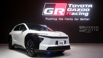 Mobil Listrik New Toyota bZ4X Produksi Lokal Mejeng di Ajang Otomotif GIIAS 2025