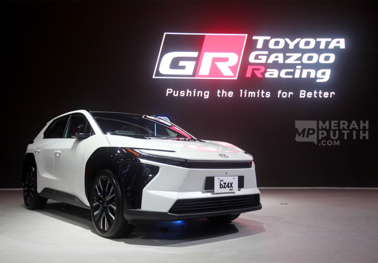 Mobil Listrik New Toyota bZ4X Produksi Lokal Mejeng di Ajang Otomotif GIIAS 2025