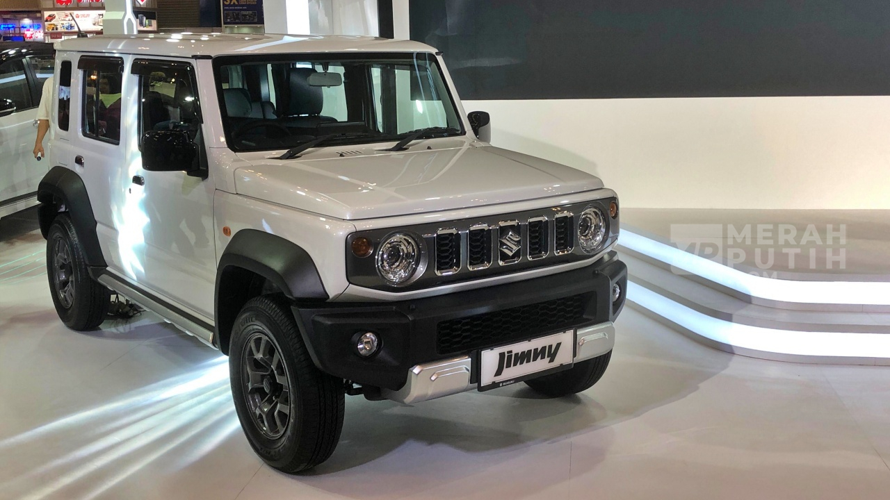 Tampil Lebih Eksklusif, Suzuki Jimny 5-door White Rhino Edition Meluncur di GJAW 2024
