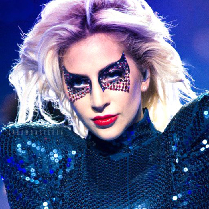 Baiknya! Lady Gaga Hentikan Show demi Menolong Fan