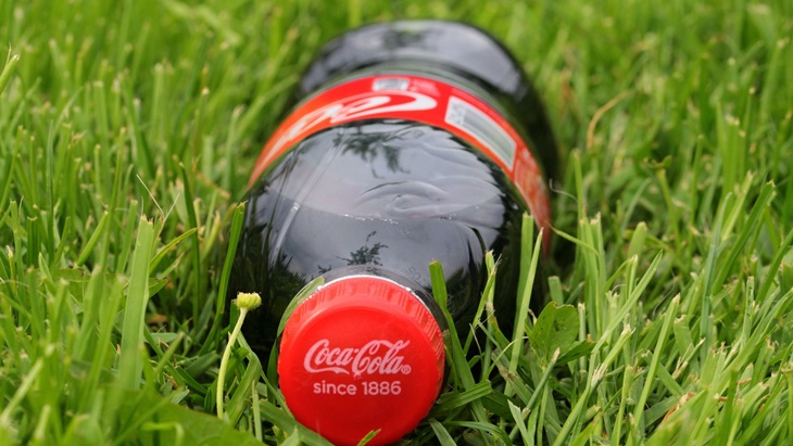 Coca-Cola Inovasikan Botol dari Sampah Plastik di Lautan