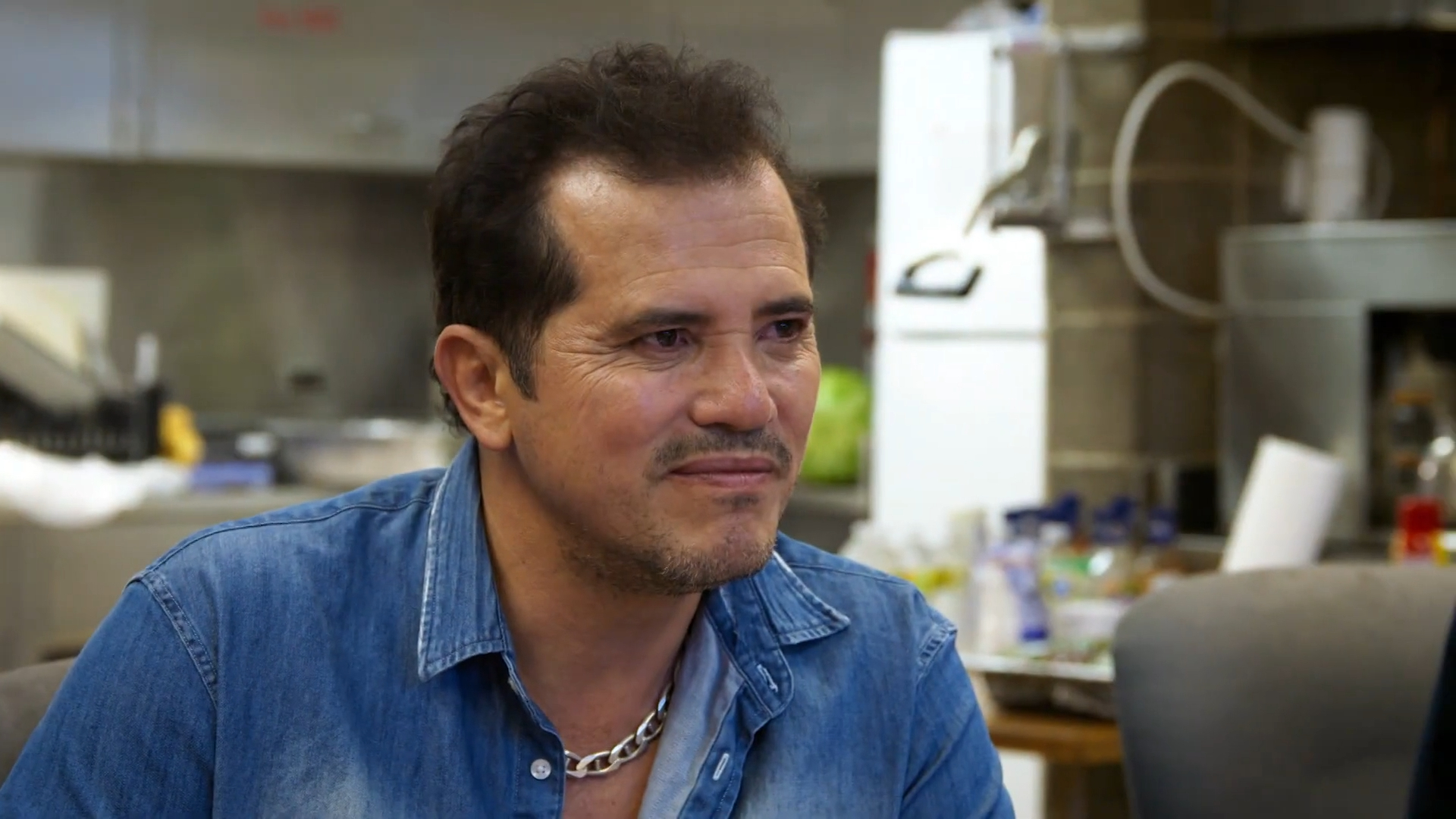 John Leguizamo Menyesal Tolak Tawaran Peran 'Mr & Mrs. Smith'