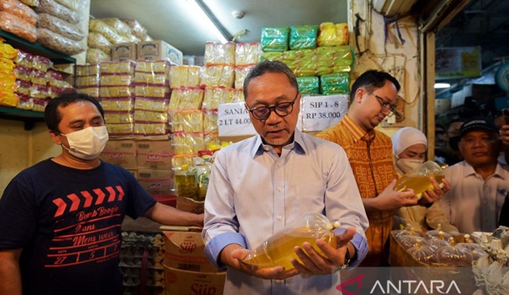 Jokowi Sebut Mendag Zulhas Minta Waktu 1 Bulan 