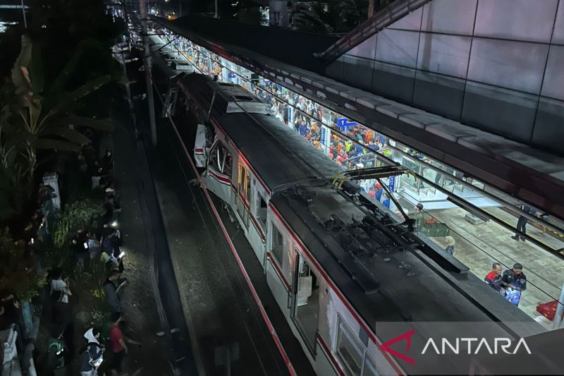 Drama Evakuasi KRL Bekasi Timur: Ruang Sempit, Nyawa Taruhannya