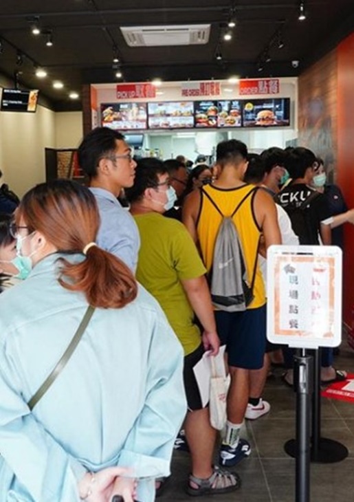 Burger dengan Saus Cokelat Hadir di Taiwan, Seperti Apa Rasanya?