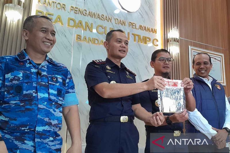 Warga Negara China Ditangkap di Bandara Aceh Diduga Selundupkan 2.989 Gram Emas