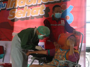 PMI Solo Bagikan 1.000 Paket PHBS Pencegahan COVID-19 di Pasar Gede