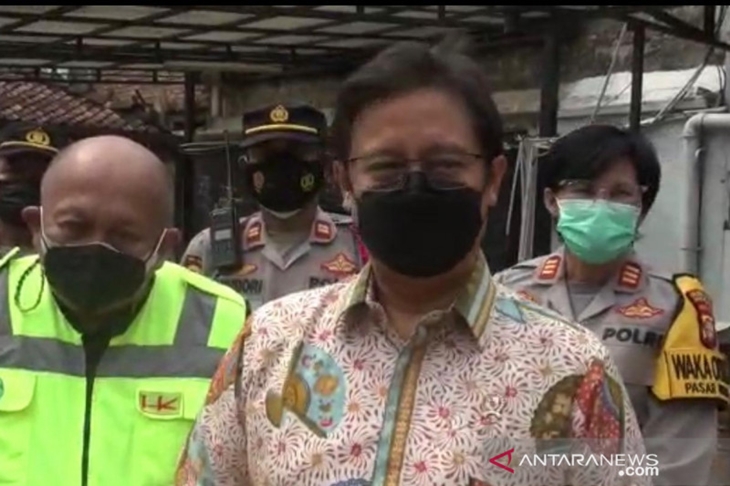 Tangkapan layar Menteri Kesehatan RI Budi Gunadi Sadikin memberikan pernyataan terkait kegiatan vaksinasi yang dilaksanakan Polsek Pasar Minggu bersama Rumah Sarwono dalam video yang diterima di Jakarta, Kamis (15/7/2021). (ANTARA/Hreeloita Dharma Shanti)