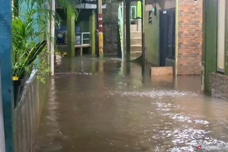 Jumat Siang Ratusan RT Kebanjiran, Imbas Luapan 6 Sungai di Jakarta