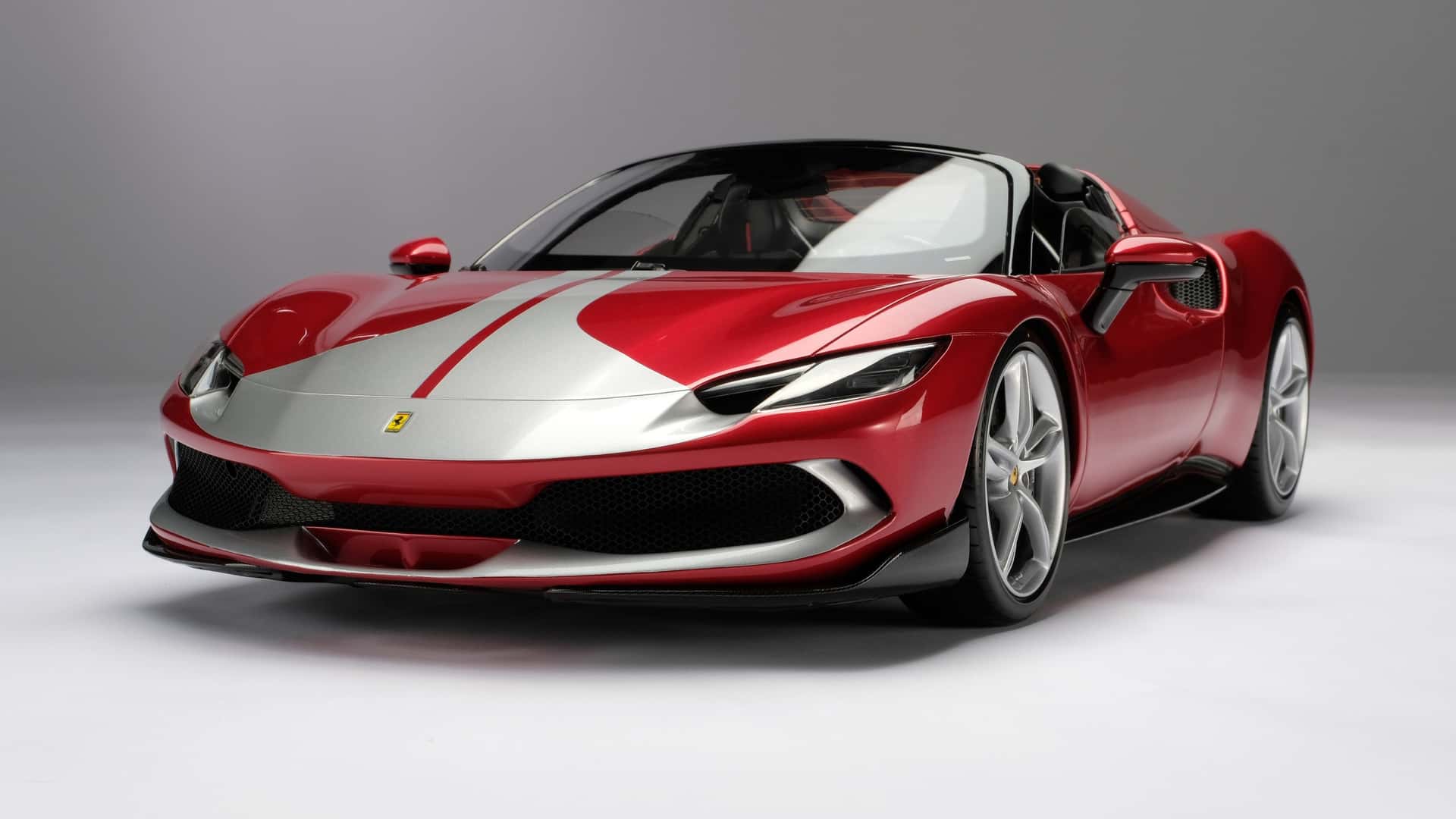 Amalgam Rilis Ferrari 296 GTS Skala 1:8, Proses Pembuatan 300 Jam