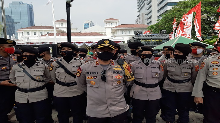 400 Aparat Gabungan Jaga Aksi Demo Ribuan Pekerja Hiburan Malam di Balai Kota DKI