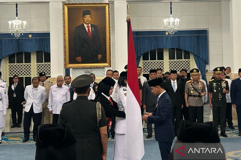 Wakil Presiden Republik Indonesia Gibran Rakabuming mengukuhkan 76 anggota Pasukan Pengibar Bendera Pusaka (Paskibraka) di Istana Negara, Jakarta, Sabtu (15/8/2026). (ANTARA/Maria Cicilia Galuh)