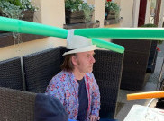 Tyrolean, Topi Unik Penjaga Jarak Aman