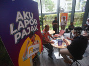 Antusias Pekerja Kantoran Lapor Pajak SPT Tahunan di Pojok Pajak Astha District 8 Jakarta