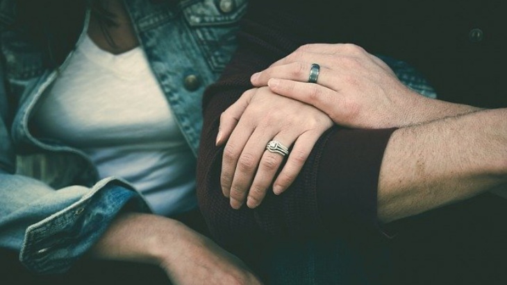 Serunya Punya Pacar Seumuran