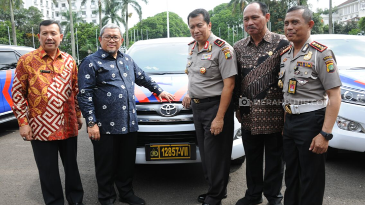 Jabar Hibahkan Enam Mobil dan 100 Sepeda Motor ke Polda Metro Jaya