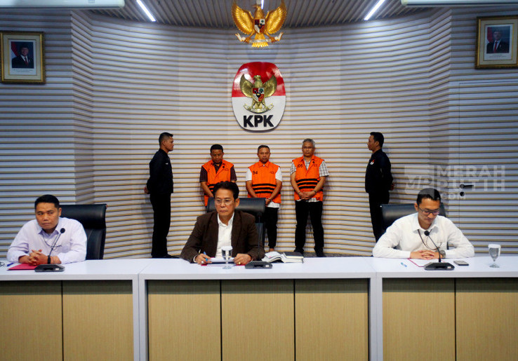 Gubernur Riau Pakai Duit Pemerasan Buat Jalan Jalan ke Luar Negeri