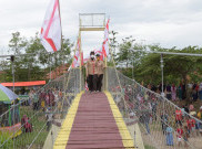 Pembangunan Jembatan Gantung Pramuka Pecahkan Dua Rekor Muri