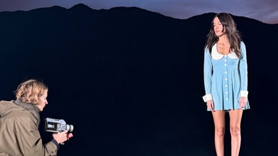 Olivia Rodrigo Rilis 'stupid song', Curahan Hati tentang Cinta yang Terlalu Besar