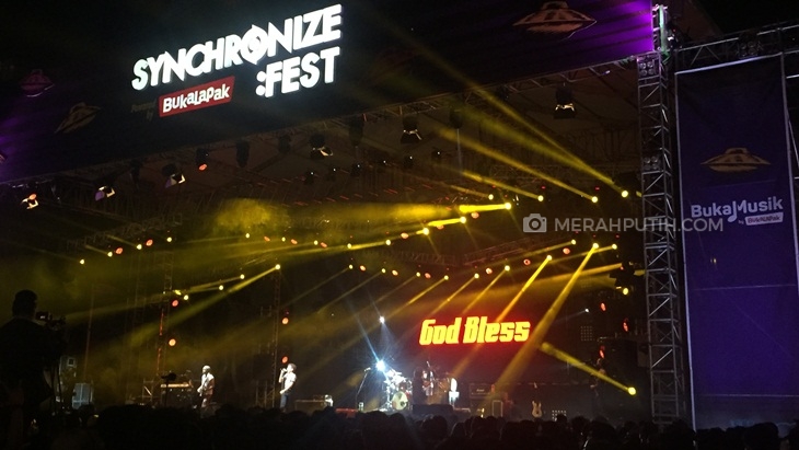 God Bless Ajak Penonton Synchronize Fest 2018 Bernostalgia