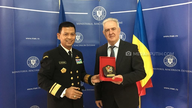 Dekan FMP Unhan Beri Kuliah Umum di Rumania National Defence University