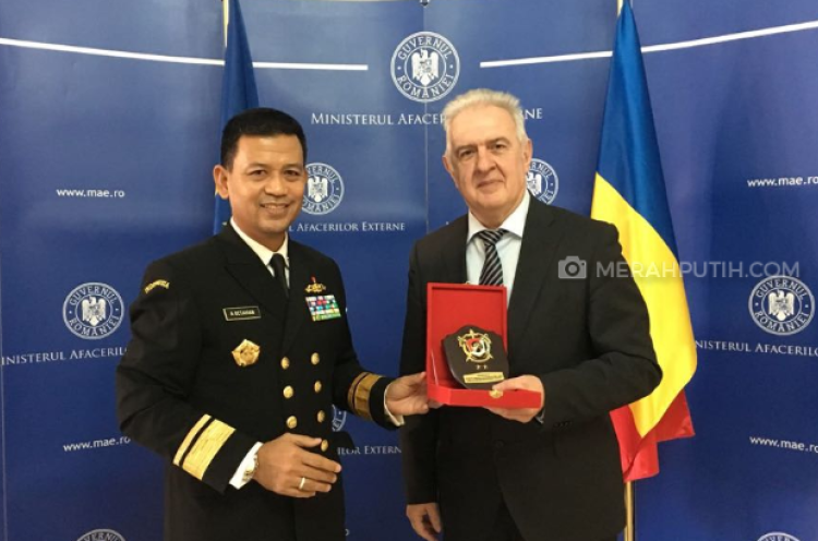 Dekan FMP Unhan Beri Kuliah Umum di Rumania National Defence University