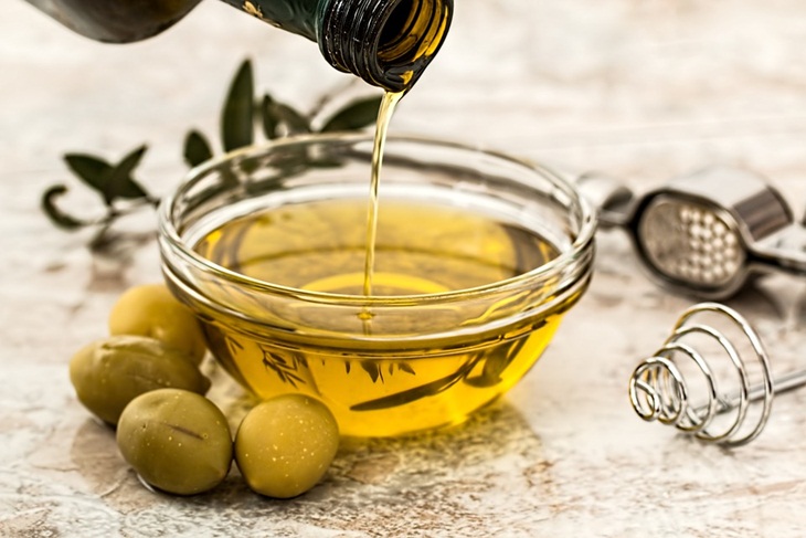 Minyak zaitun masuk dalam konsumsi diet Mediterania. (Foto: Pixabay/stevepb)