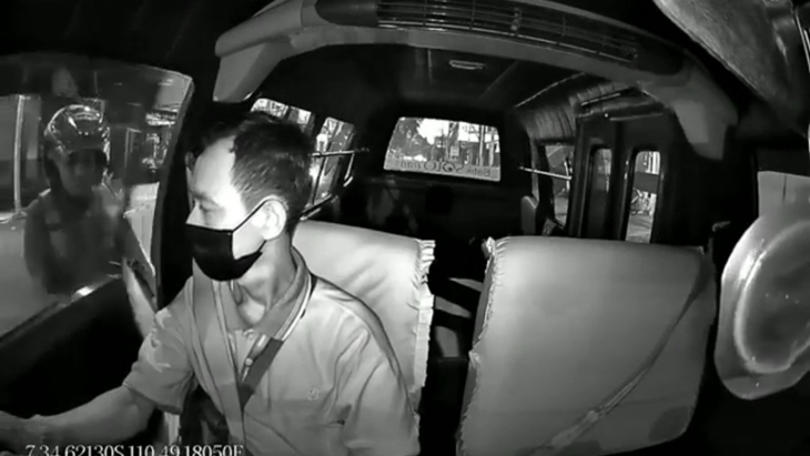 Terekam CCTV, Pengemudi Motor Aniaya Sopir Angkutan Feeder BST Diburu Polisi