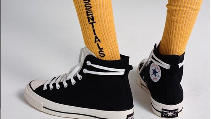 Klasik tapi Mewah! Sepatu Baru Kolaborasi Fear of God Essential x Converse