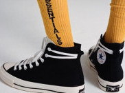 Klasik tapi Mewah! Sepatu Baru Kolaborasi Fear of God Essential x Converse