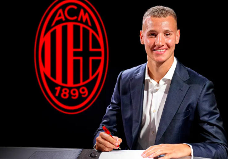 Bocah Ajaib Pemecah Rekor Serie A Tetap Bersama AC Milan Usai Klausul Kontrak Diaktifkan