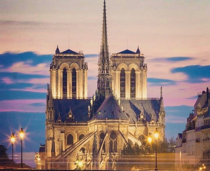 'Harta' Notre Dame yang Membuat Katedral ini Ikonik