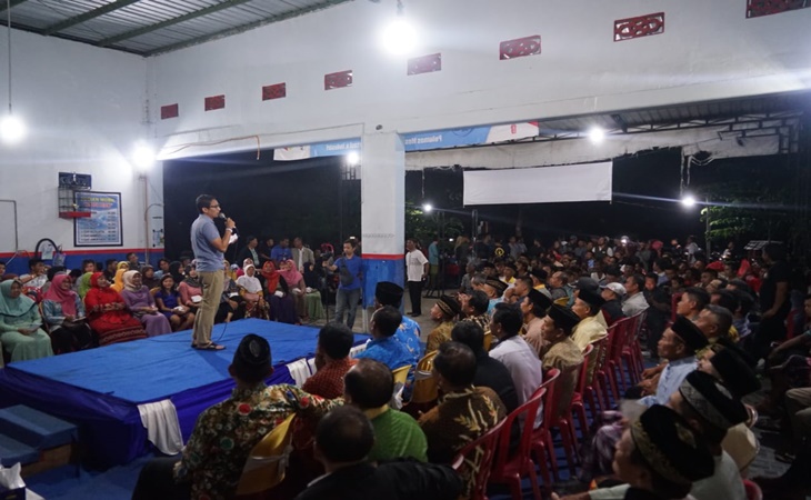  Sandiaga: Ini Baru Pertama Kali Saya Sosialisasi di Tempat Cuci Mobil