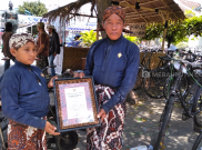 Mbah Suyat, Abdi Dalem yang Setia Menggowes di Usia Senja