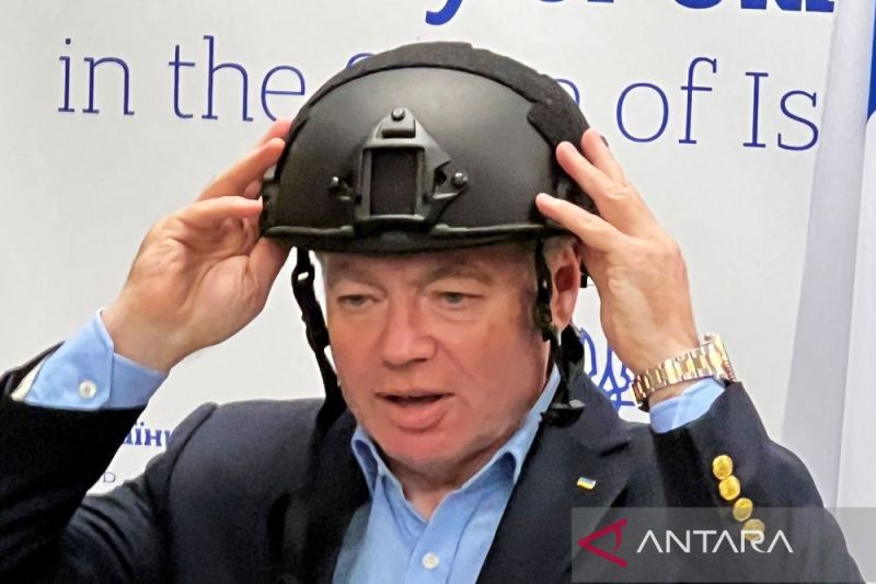 Helm Perang Simbol Kesalnya Dubes Ukraina ke Israel