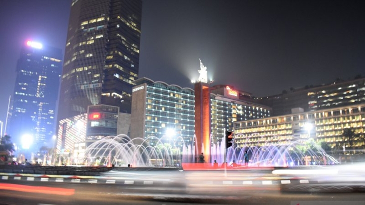 Suasana malam hari di Bundaran Hotel Indonesia (HI), Jakarta Pusat, Selasa (25/6/2019) (ANTARANEWS/FAUZI LAMBOKA)