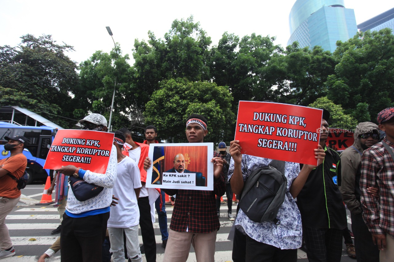 KPK Didesak Jemput Paksa Lukas Enembe