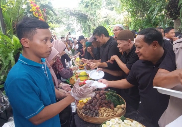 Ulang Tahun ke-64, Jokowi Gelar Syukuran Sederhana bersama Keluarga dan Warga