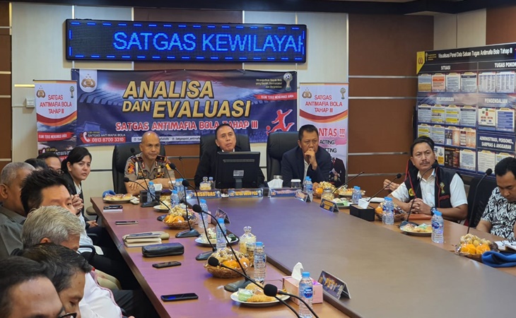 Ketua Umum PSSI Iwan Bule melakukan pertemuan dengan Satgas Antifmafia Bola
