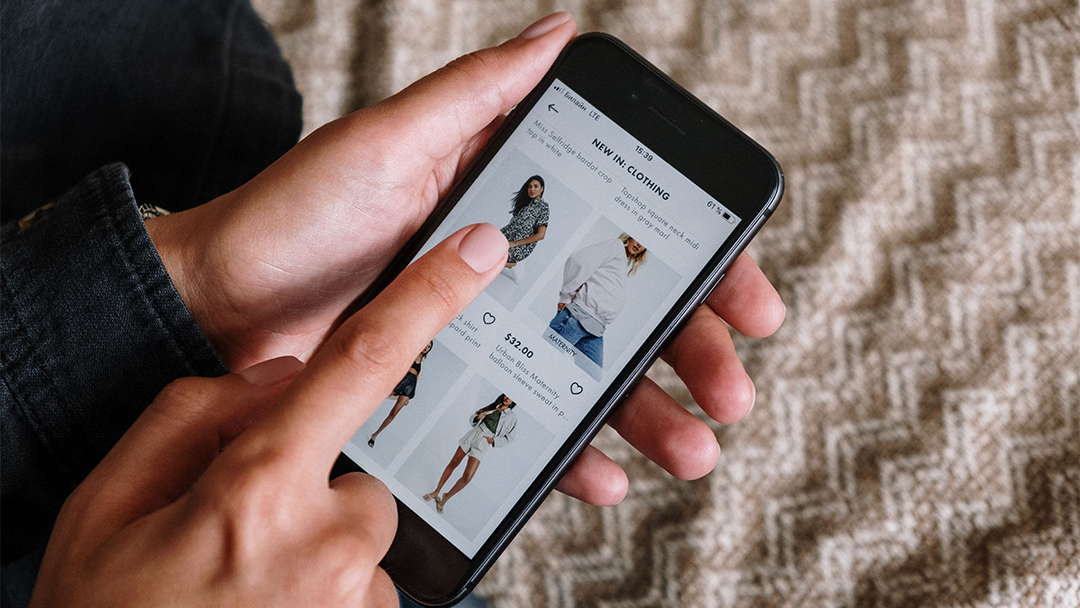Barang-Barang Jarahan di Prancis Bermunculan di Vinted
